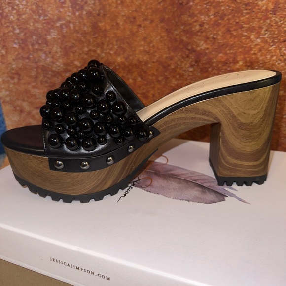 Heels (clogs) - Picture 7 of 9